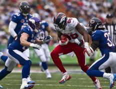 东契奇在篮网比赛中出色防守，比赛局势复杂引发热议！再创辉煌时刻